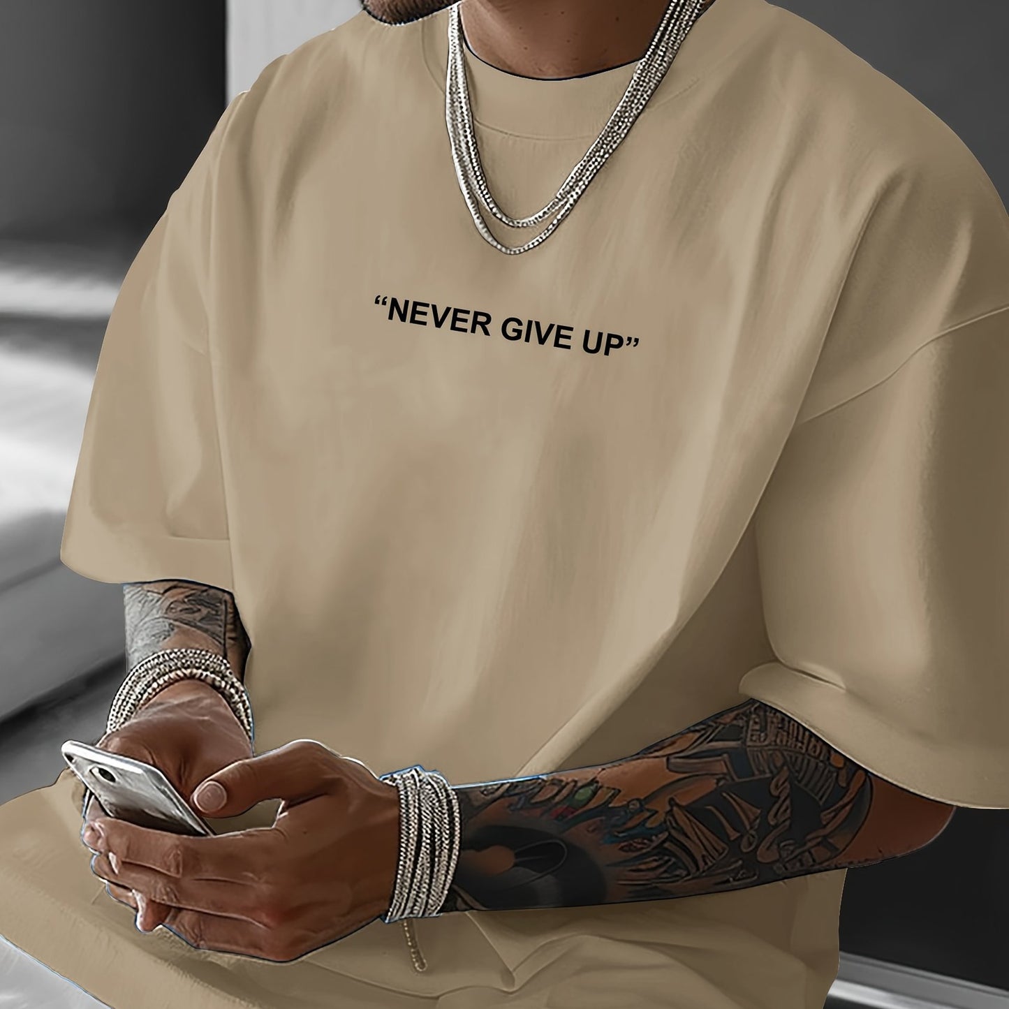 Never Give Up Herren T-Shirt - Motivational Streetwear Oversized - Saiyan Genetics