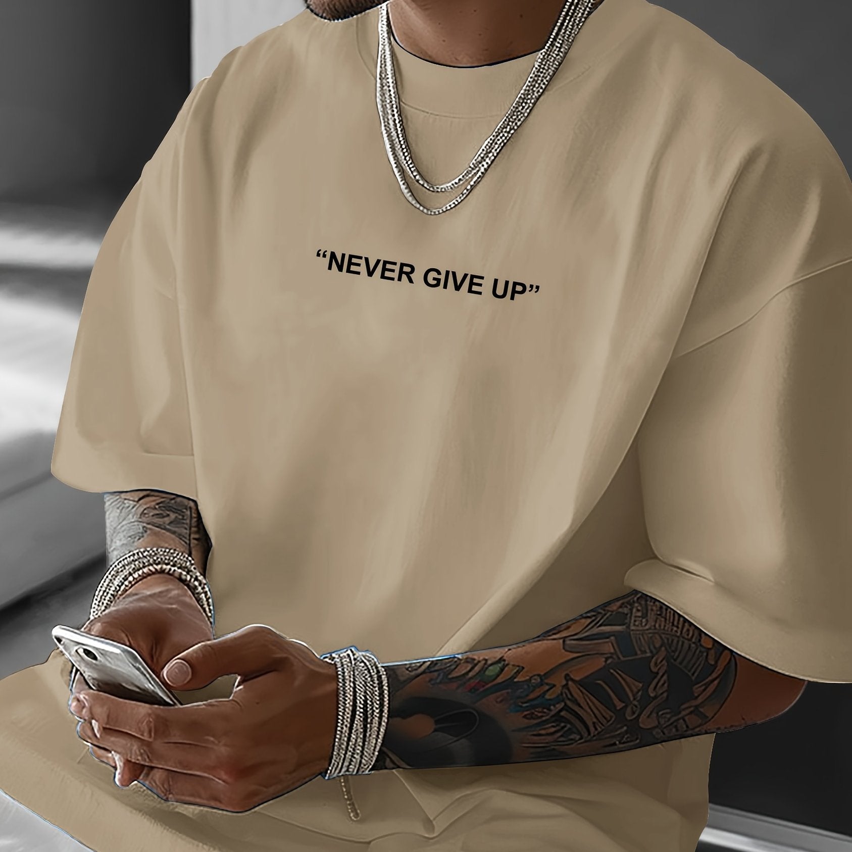 Never Give Up Herren T-Shirt - Motivational Streetwear Oversized - Saiyan Genetics