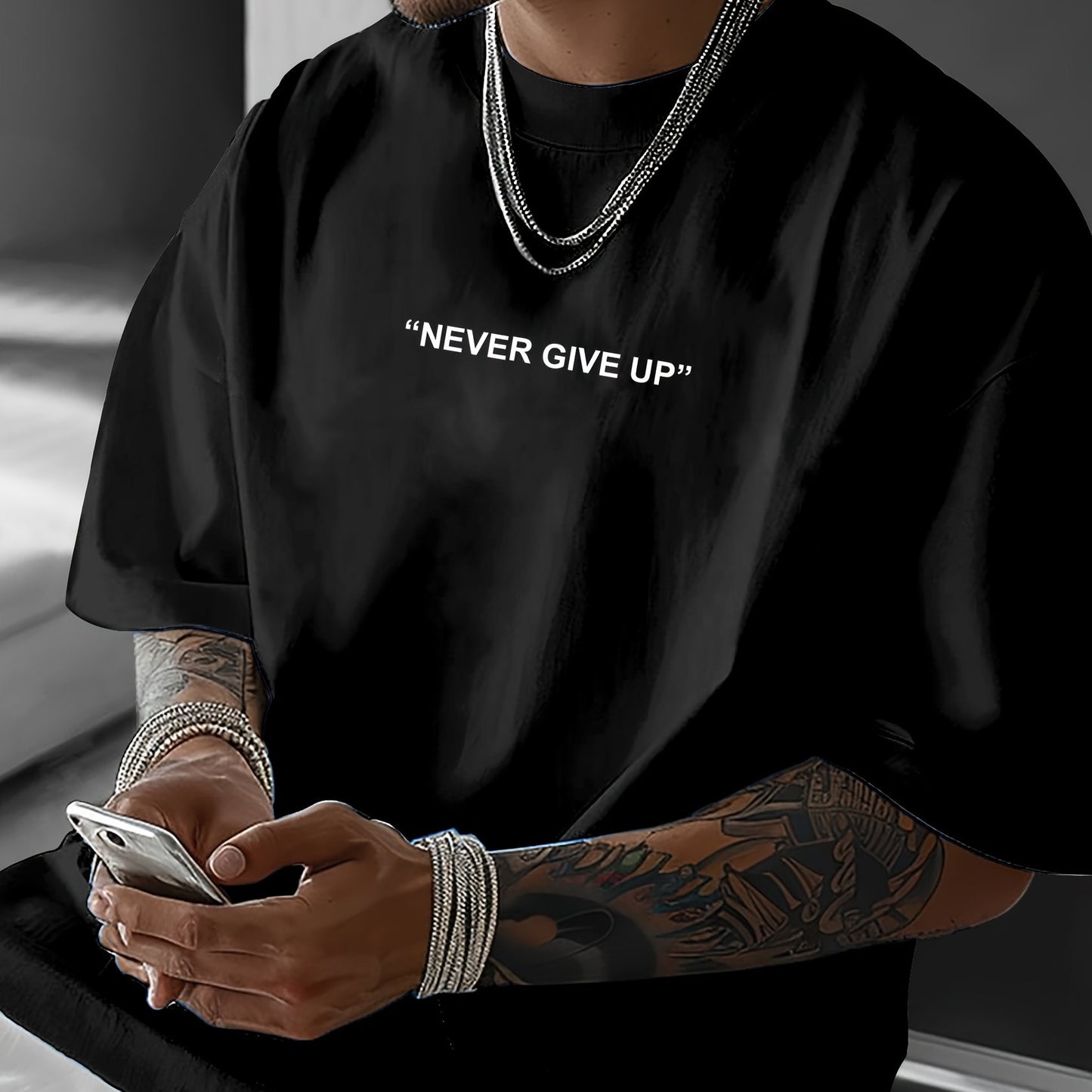 Never Give Up Herren T-Shirt - Motivational Streetwear Oversized - Saiyan Genetics