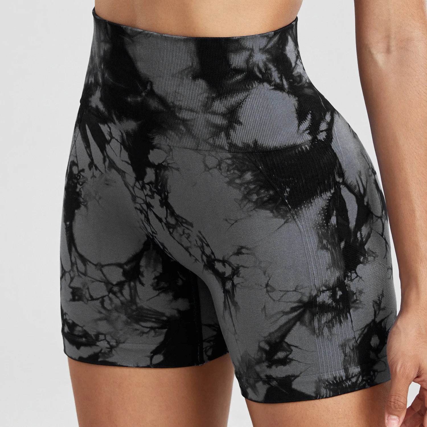 "Tie Dye Push Up Shorts Damen in Lila - Nahtlose Fitness Yoga Shorts mit hohem Bund - Saiyan Genetics"