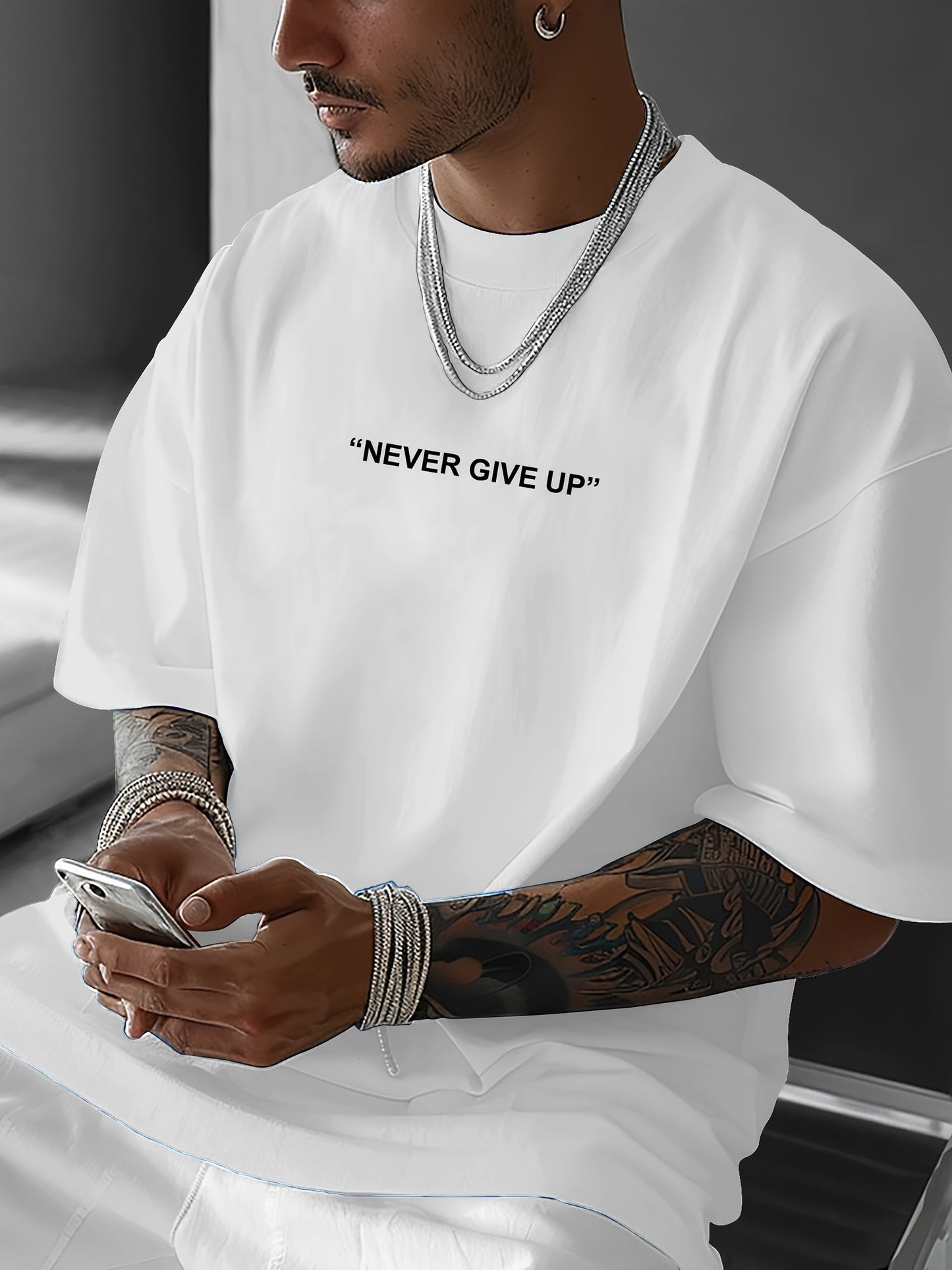 Never Give Up Herren T-Shirt - Motivational Streetwear Oversized - Saiyan Genetics