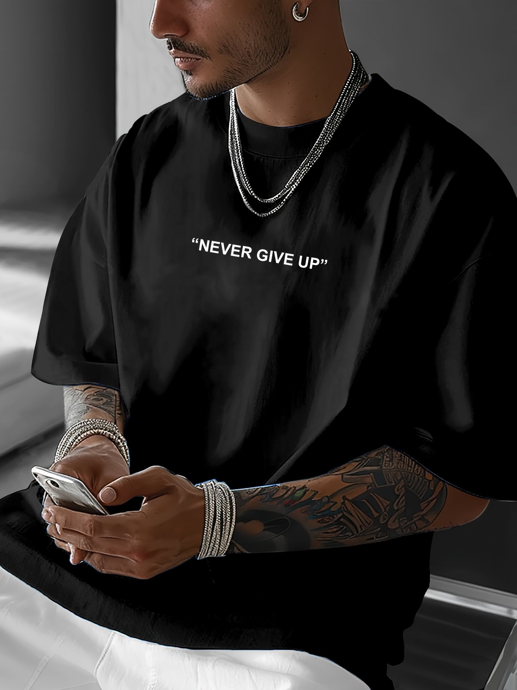 Never Give Up Herren T-Shirt - Motivational Streetwear Oversized - Saiyan Genetics
