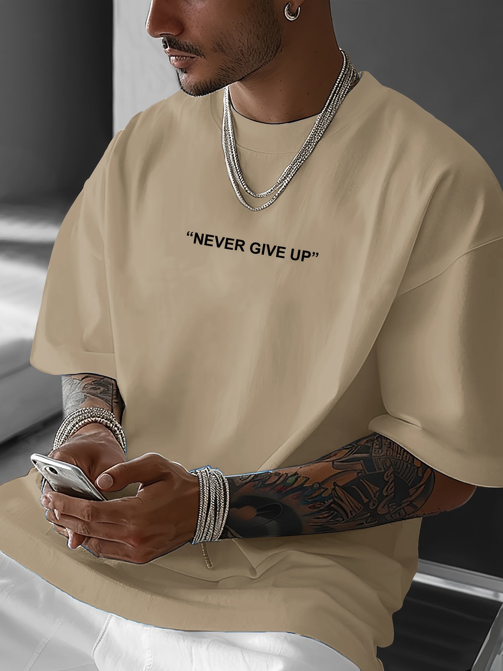 Never Give Up Herren T-Shirt - Motivational Streetwear Oversized - Saiyan Genetics